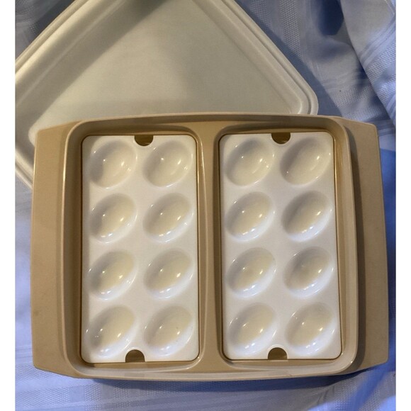 Tupperware Vintage Deviled Egg Tray Keeper Carrier Beige & White - Picture 3 of 7